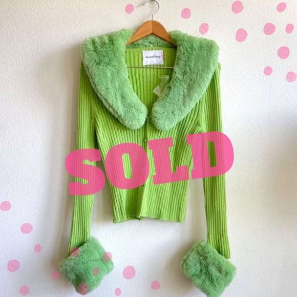 🎈SOLD HOUSE OF SUNNY Lime ribbed cardigan with faux fur cuffs and collar 4 - Picture 2 of 16